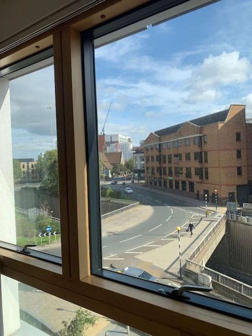 2 Bedrooms In Rg Centre Apartment *