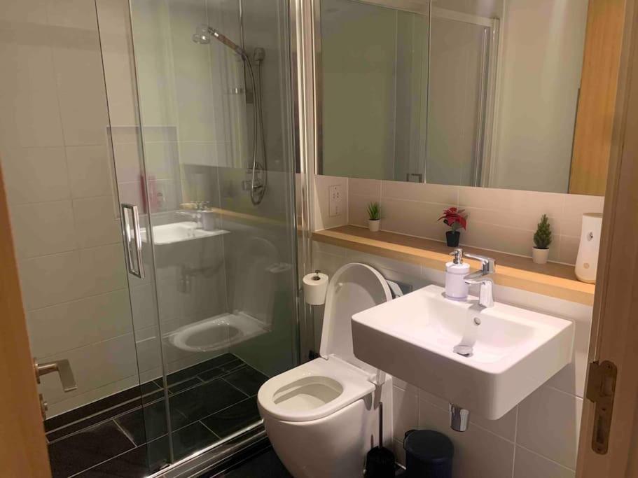 2 Bedrooms In Rg Centre *
