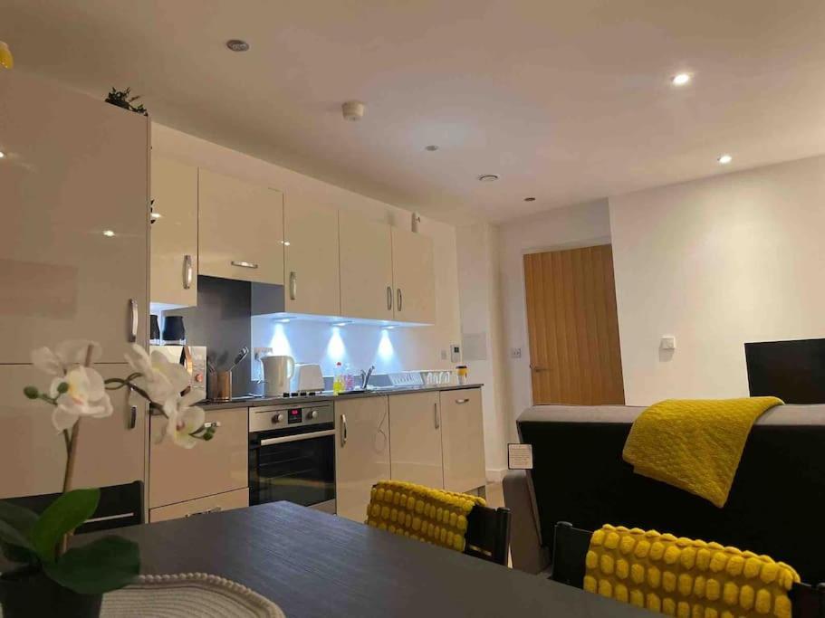 2 Bedrooms In Rg Centre *