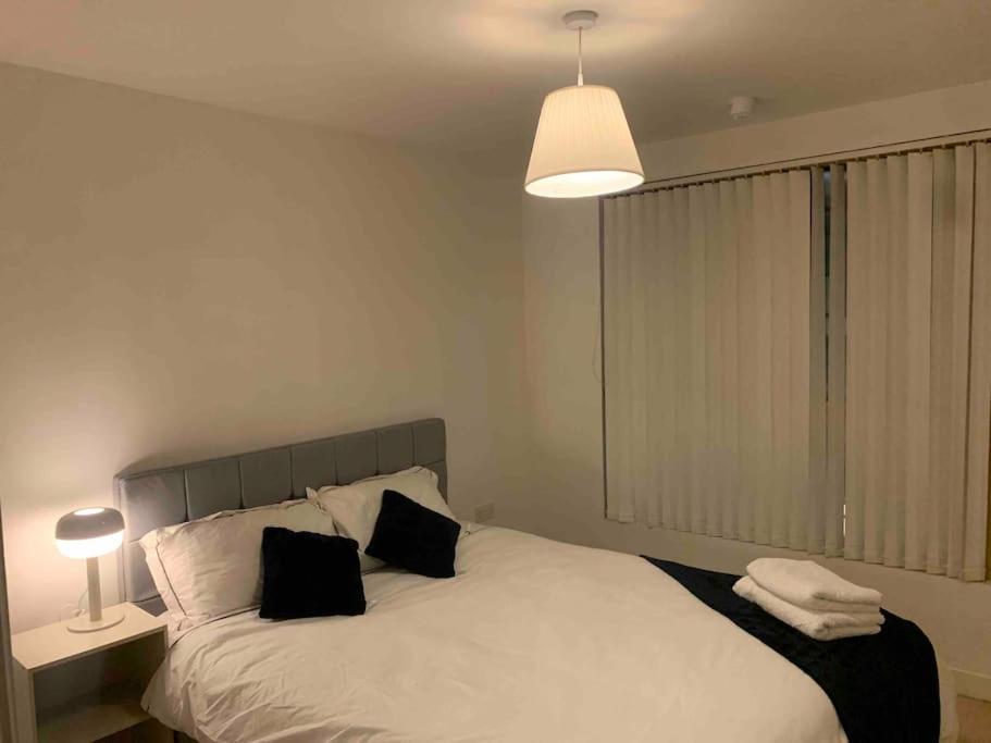 2 Bedrooms In Rg Centre *