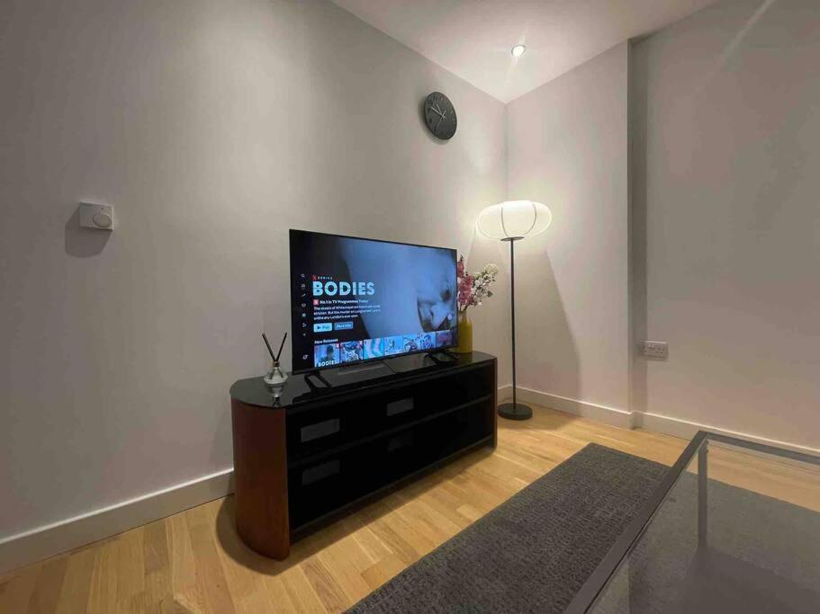 2 Bedrooms In Rg Centre Apartment Reading