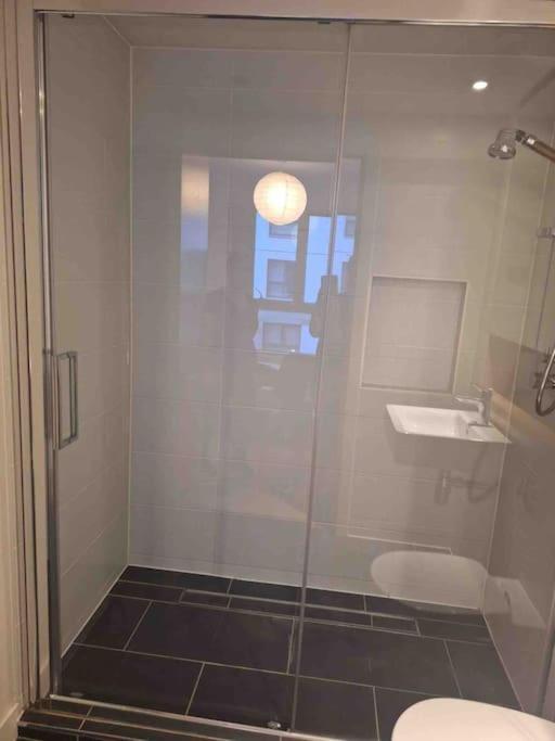 2 Bedrooms In Rg Centre Apartment *