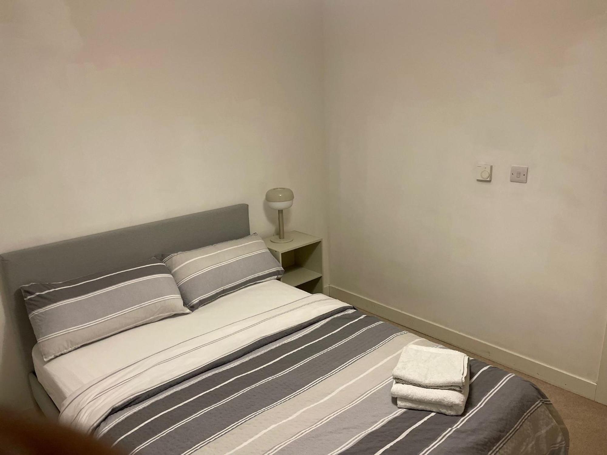 2 Bedrooms In Rg Centre *